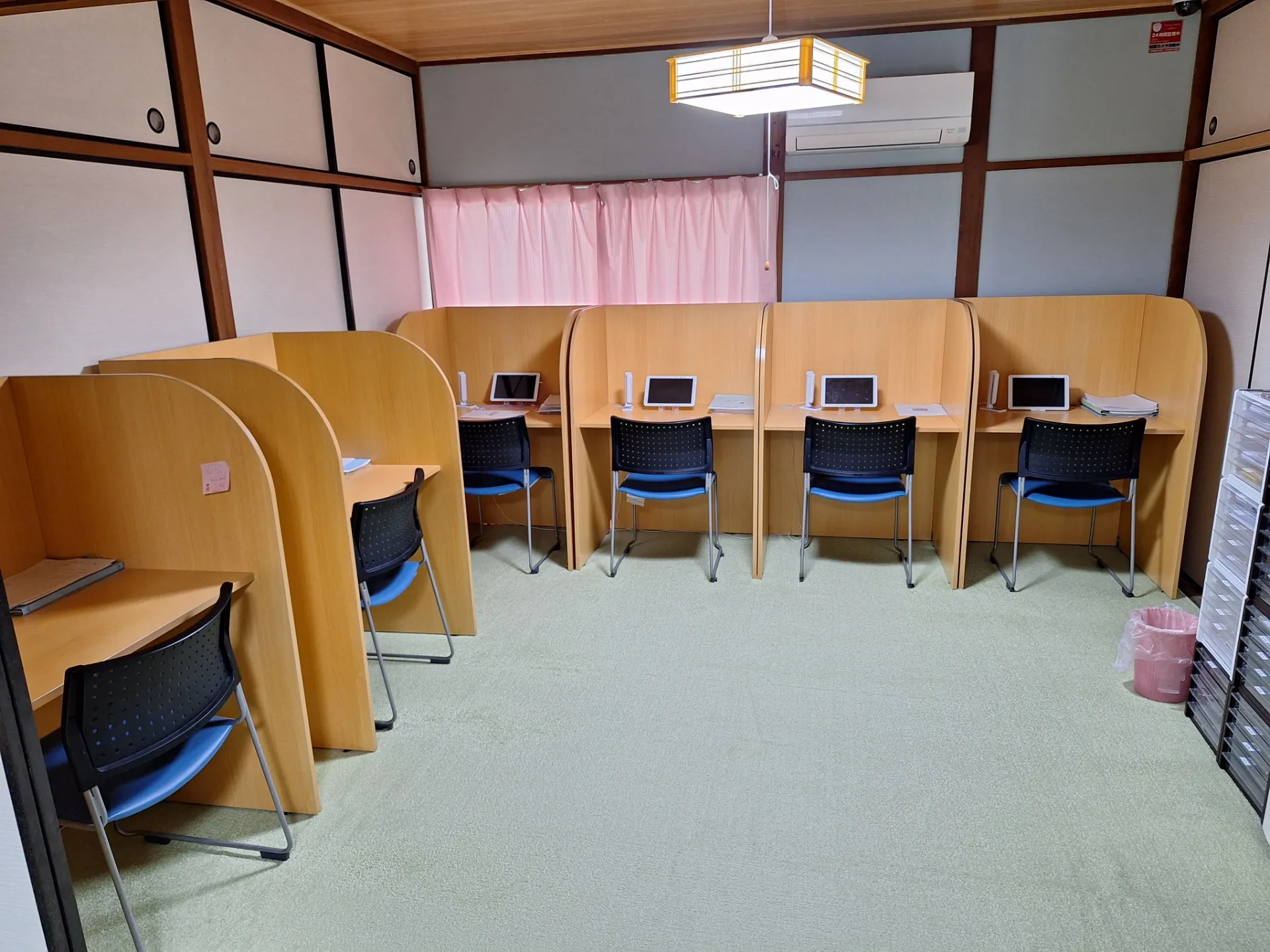 志摩校(通塾生徒専用)の教室風景です。